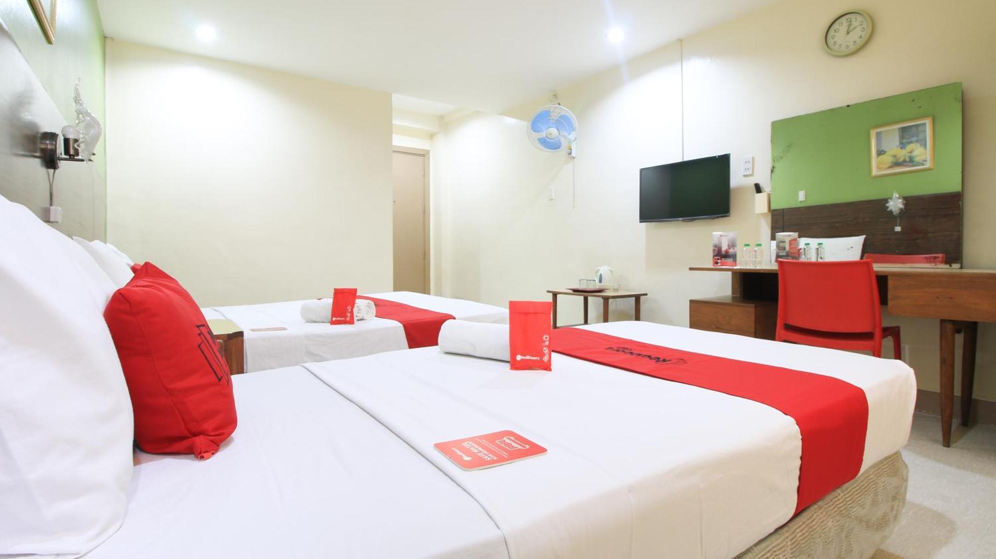 Reddoorz Plus @ Chinatown Binondo Манила Экстерьер фото